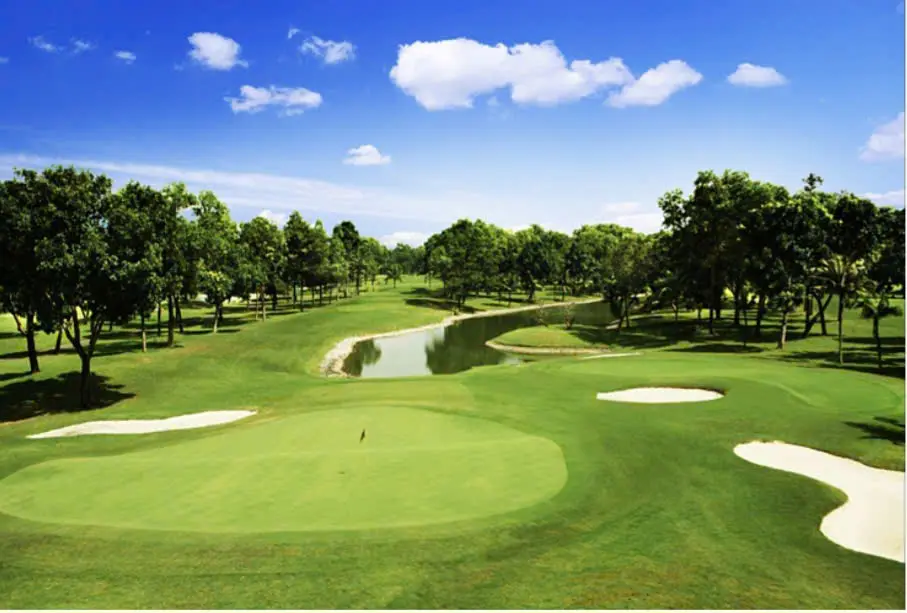 Không gian sân golf xanh tại khu đô thị